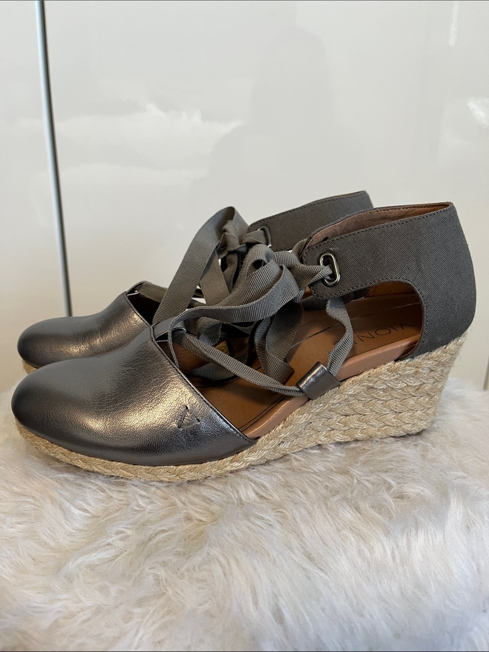 NWOT Vionic Aruba Kaitlyn Lace-Up Wedge Espadrilles – Pewter Metallic, Size 8